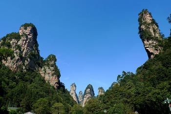 張家界國家森林公園、黃龍洞、天門山、鳳凰古城純玩五日游
